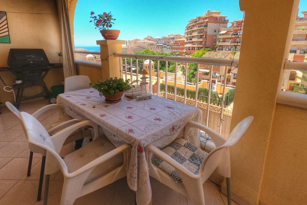 Room With Sea And Mountain Views Habitacion En Piso Compartido Para 1 O 2 Personas Benalmadena Exterior photo
