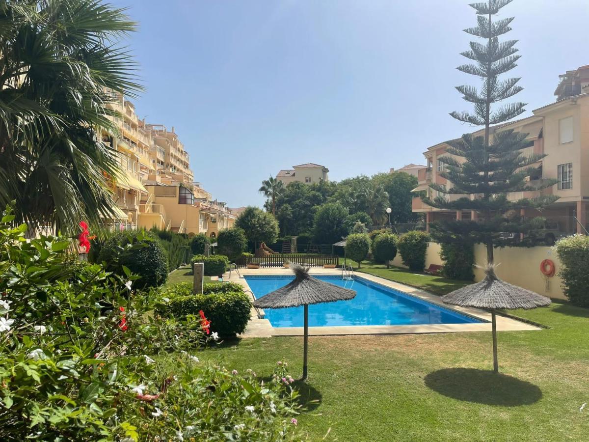 Room With Sea And Mountain Views Habitacion En Piso Compartido Para 1 O 2 Personas Benalmadena Exterior photo