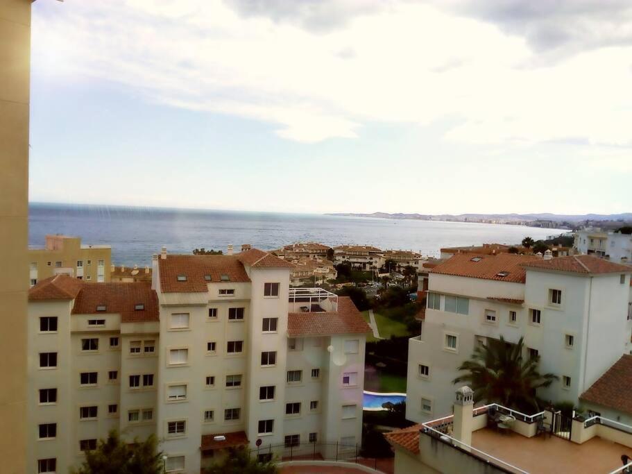 Room With Sea And Mountain Views Habitacion En Piso Compartido Para 1 O 2 Personas Benalmadena Exterior photo