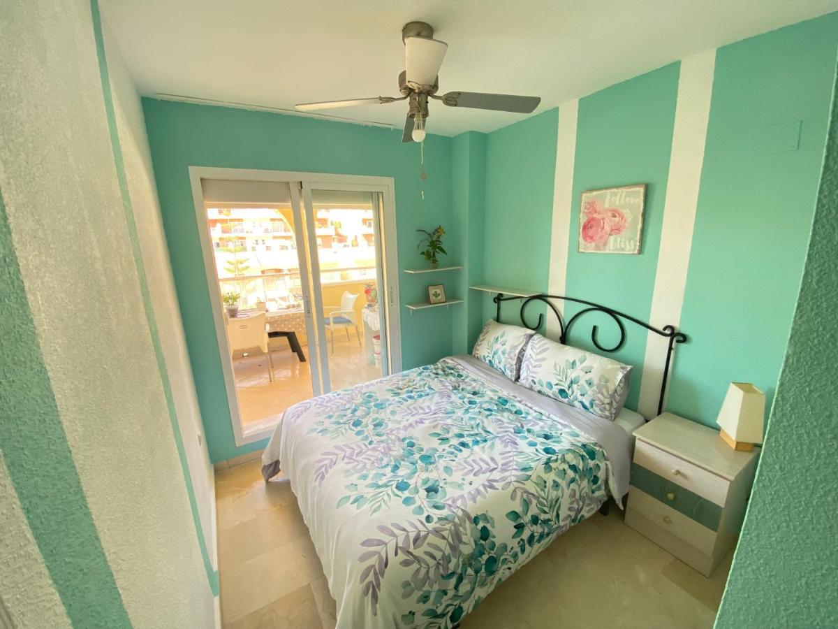 Room With Sea And Mountain Views Habitacion En Piso Compartido Para 1 O 2 Personas Benalmadena Exterior photo